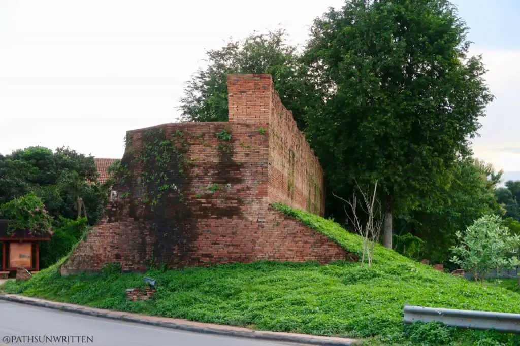 Side profile of the Lampang city wall.