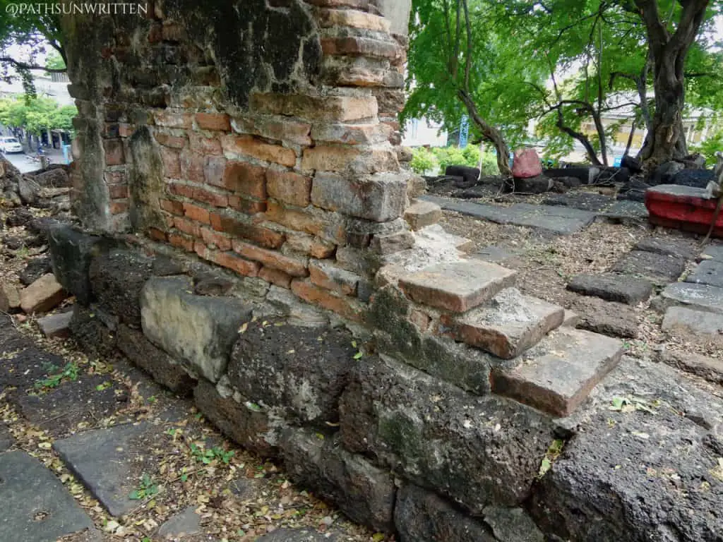 A good comparison of the small Thai bricks with the large Khmer stones.