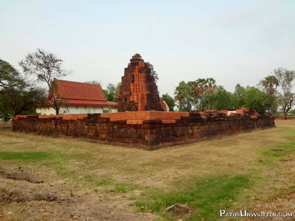The first view when approaching Prang Ku.
