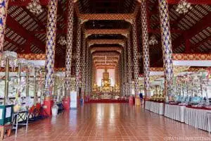 The interior of Wat Suan Dok.