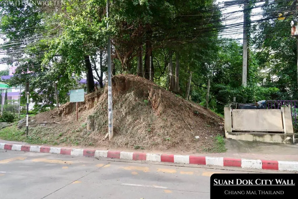 Wiang Suan Dok's western wall is bisected by Suthep Road.