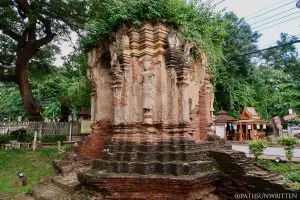 The best-preserved deva on th Chao Ya Suta entry gate.