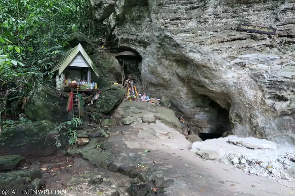 Tham Phra Ruesi (Hermit's Cave) is still regarded as the reclusive retreat of the Lawa hermit Vasuthep.