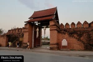 Pratu Tha Nang is Lamphun's northeastern gate and main entryway to the city from the Kuang River.