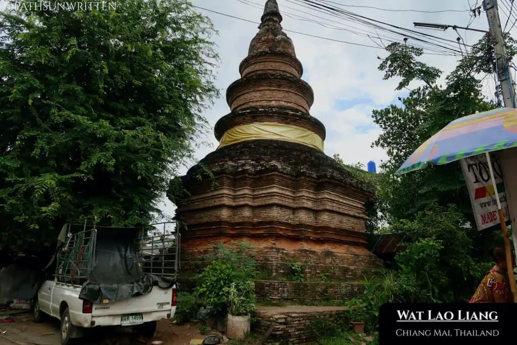 Although near the stupas of Suriyawong Alley, Wat Lao Liang site on a sidestreet away from the others.
