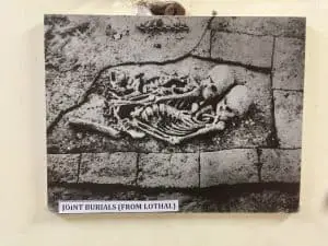 Photo of a simple burial from the Lothal Museum