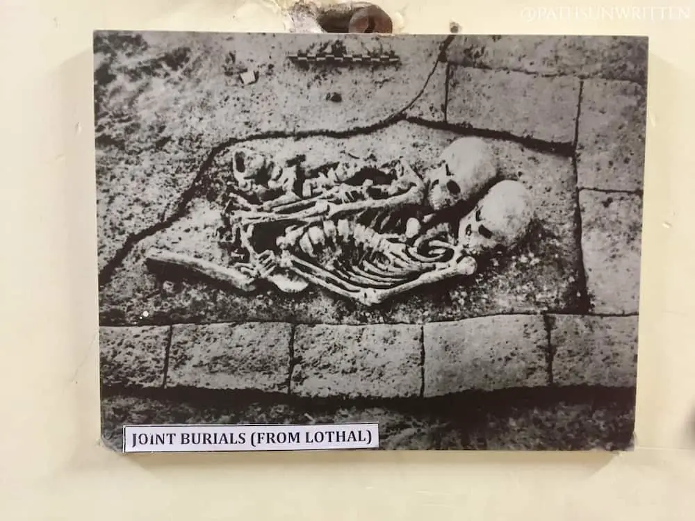 Photo of a simple burial from the Lothal Museum