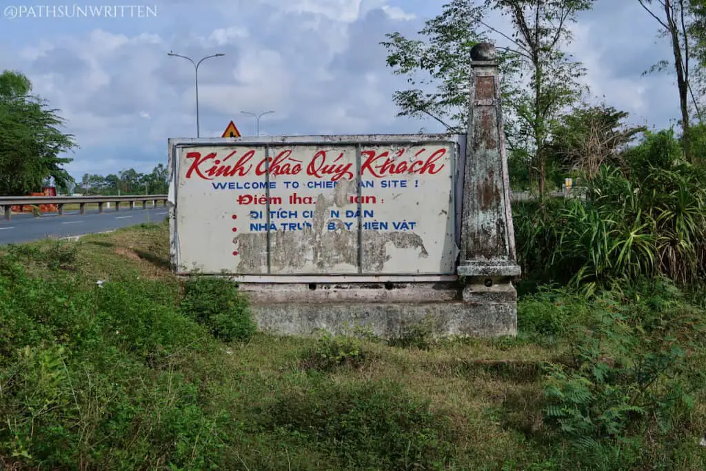 The old road sign marking the entrance to the Chien Dan Cham Towers